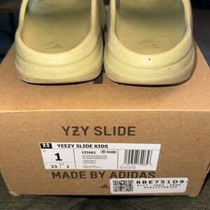 Adidas Yeezy slide